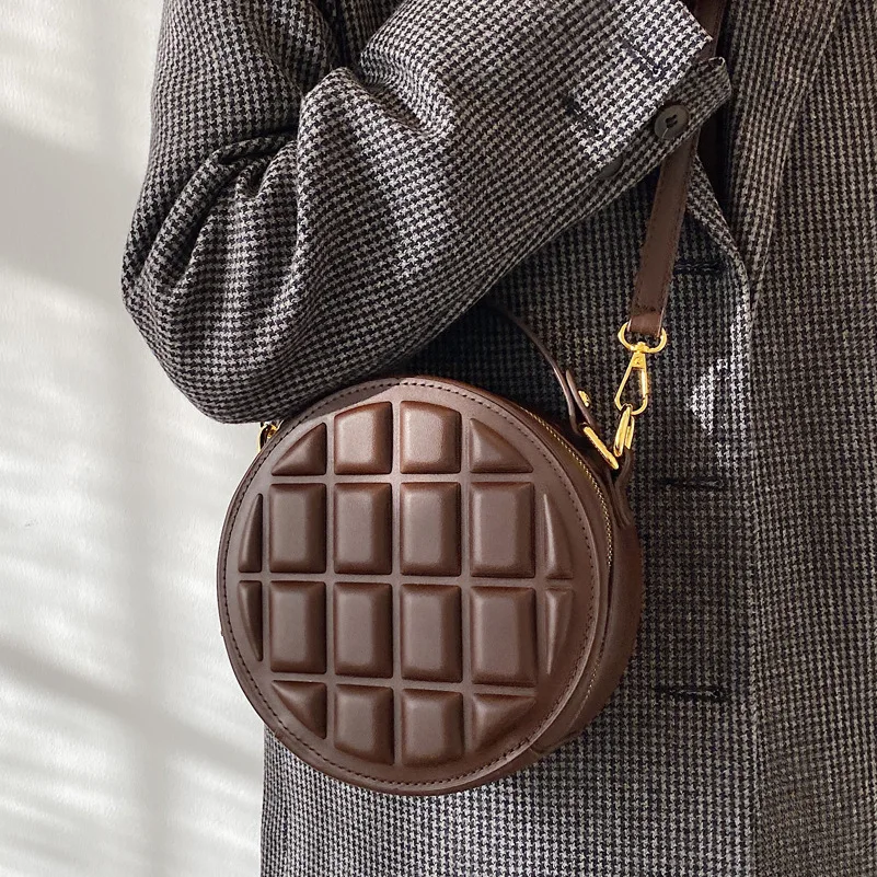 Fashion Round Bag Women Messenger Bag Chocolate Color Grid Handbag Simple Youth Lady Daily Bag High Quality Female
Fashion Round Bag Women Messenger Bag Chocolate Color Grid Handbag Simple Youth Lady Daily Bag High Quality Female