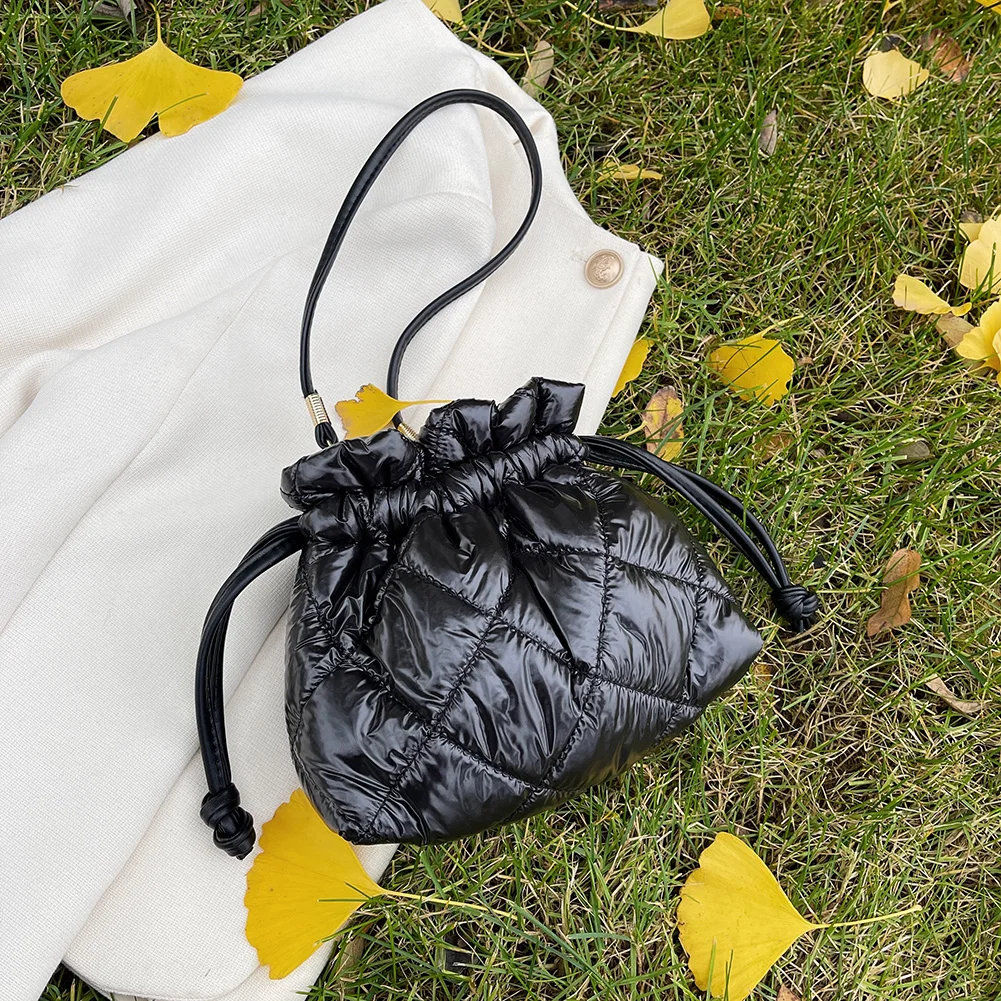 Women Shoulder Bags Vintage Drawstring Crossbody Bags Solid Color Cotton Padded Handbags Multifunctional Lady Bag
Women Shoulder Bags Vintage Drawstring Crossbody Bags Solid Color Cotton Padded Handbags Multifunctional Lady Bag