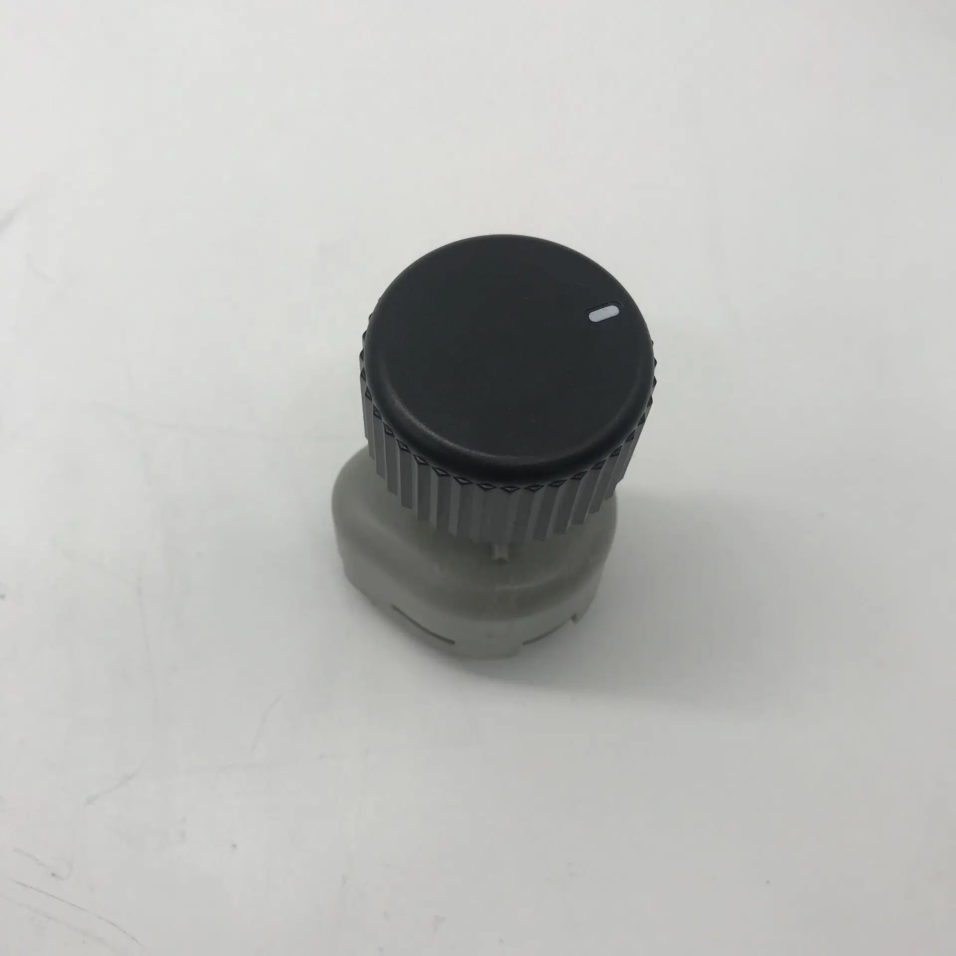 Applicable Dongfeng DFM popular Lingzhi V3M3M5 post-air conditioning switch in the air-conditioning, wind speed switch AC switch
Applicable Dongfeng DFM popular Lingzhi V3M3M5 post-air conditioning switch in the air-conditioning, wind speed switch AC switch