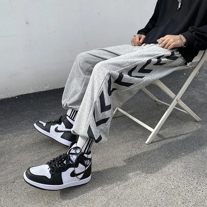 2020 Men's Youth Fashion Printed Loose Trousers Streetwear Sweatpants Baggy Black/grey Color Casual Pants Large Size M-5XL
2020 Men's Youth Fashion Printed Loose Trousers Streetwear Sweatpants Baggy Black/grey Color Casual Pants Large Size M-5XL