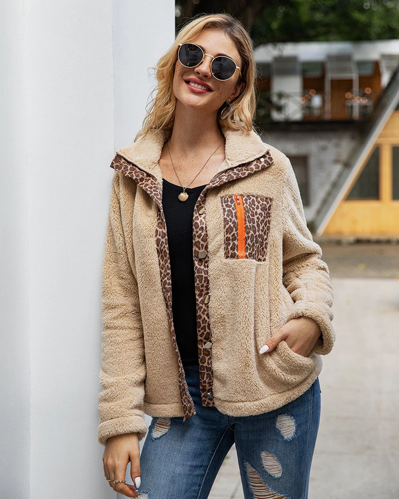 Faux Fur Coat Leopard Patch Zipper Pocket Warm Winter Ladies Button Plush Casual Short Teddy Bear Jacket Coat Fluffy New Fashion
Faux Fur Coat Leopard Patch Zipper Pocket Warm Winter Ladies Button Plush Casual Short Teddy Bear Jacket Coat Fluffy New Fashion