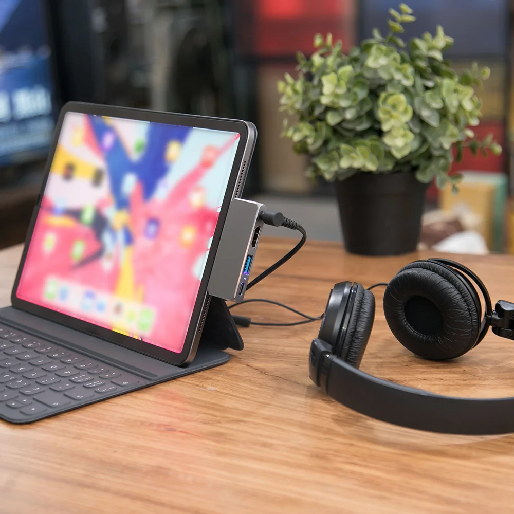 USB-C Hub Hdmi 4K Support for iPad Mobile Mhone Nintendo Peripheral Five-in-One Type-c Expansion Dock 3.5MM 500MB/s High-Speed
USB-C Hub Hdmi 4K Support for iPad Mobile Mhone Nintendo Peripheral Five-in-One Type-c Expansion Dock 3.5MM 500MB/s High-Speed