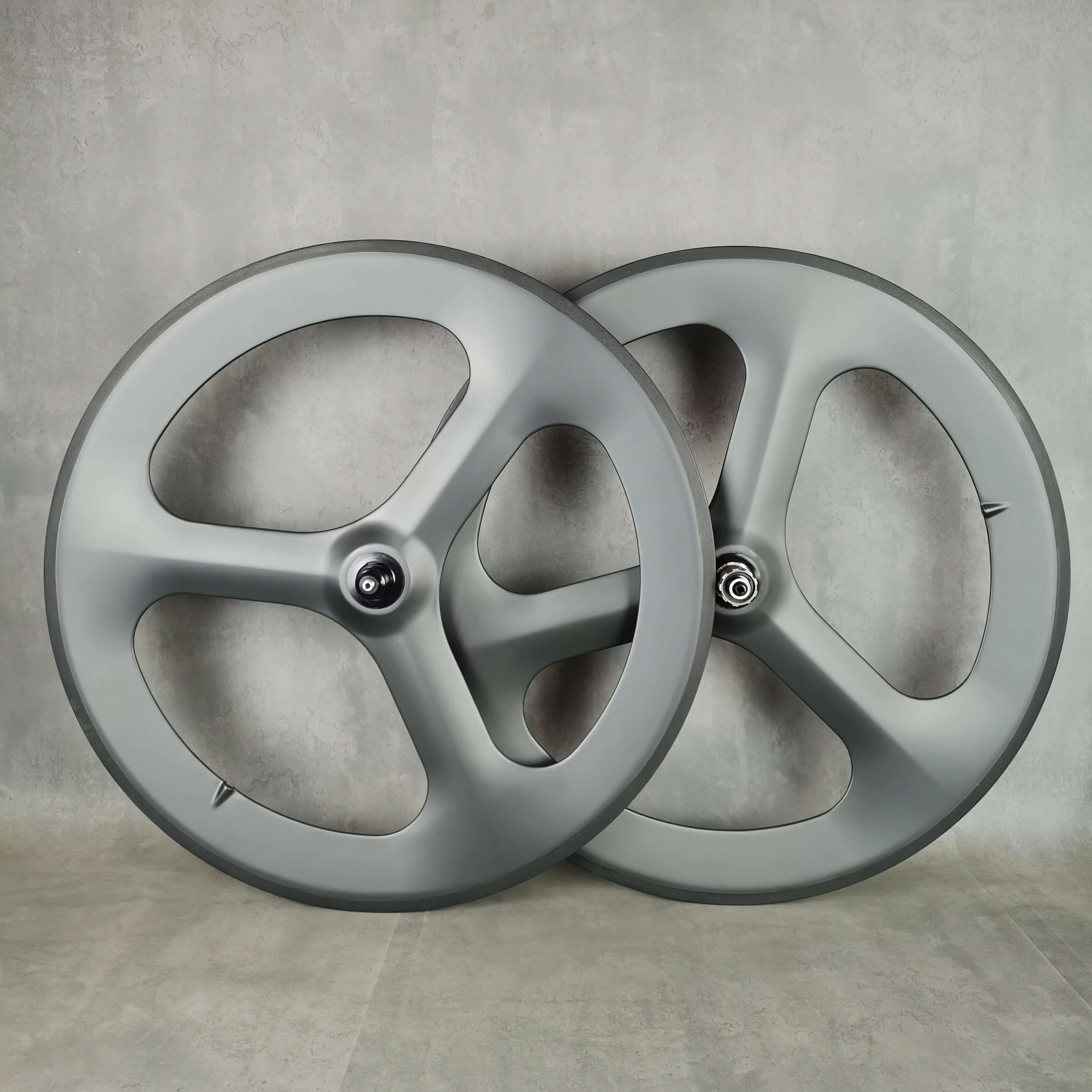 700C 3-spoke carbon wheels 70mm depth fixed gear/road hub for Track/Road Racing bicycle tri spokes carbon wheelset UD finish
700C 3-spoke carbon wheels 70mm depth fixed gear/road hub for Track/Road Racing bicycle tri spokes carbon wheelset UD finish