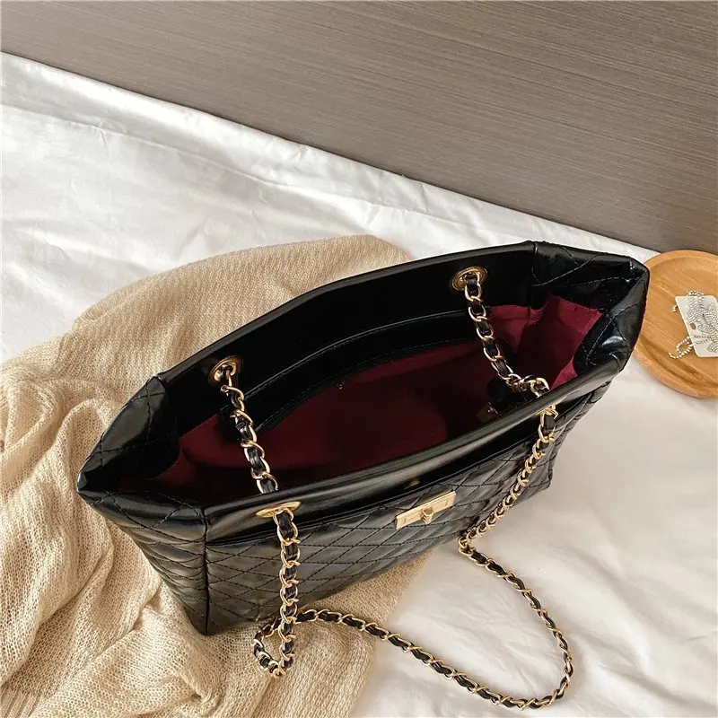 Brand luxury designer ladies large capacity tote bag 2020 winter new ladies shoulder bag trend chain messenger bag black hot sal
Brand luxury designer ladies large capacity tote bag 2020 winter new ladies shoulder bag trend chain messenger bag black hot sal