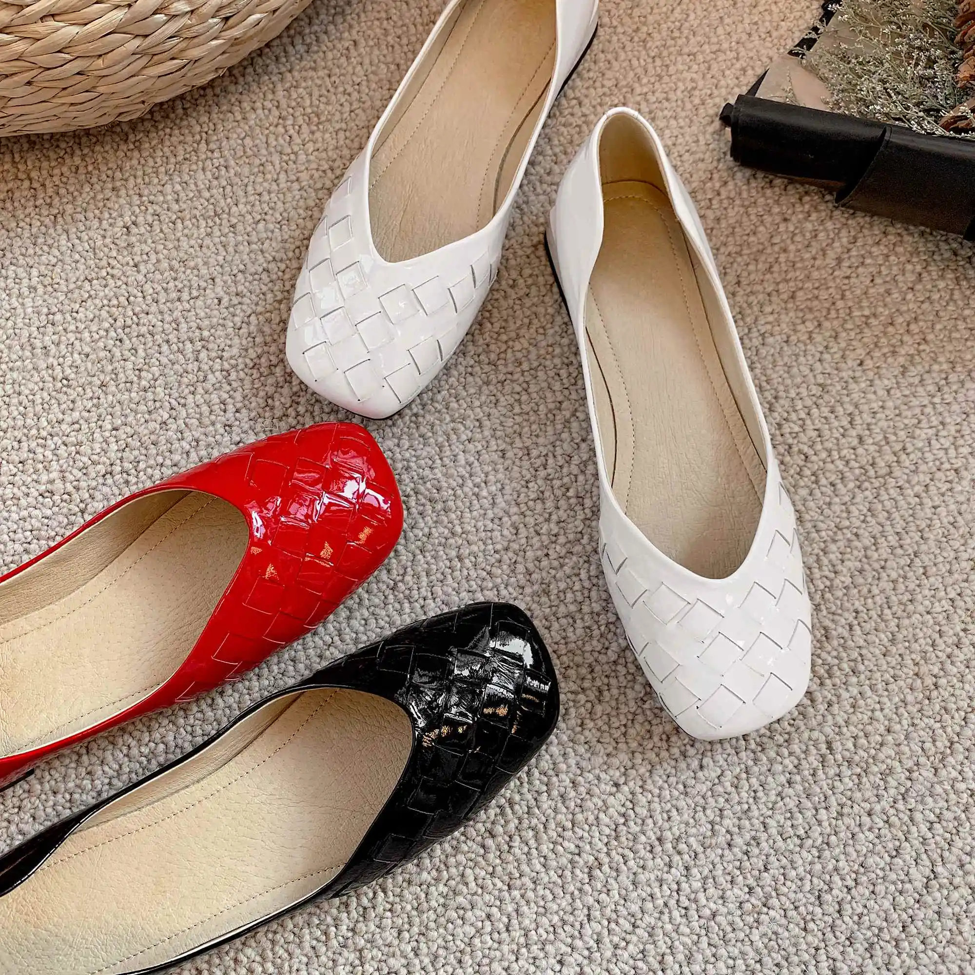 Krazing Pot newest style cow patent leather three colors high quality round toe low heel slip on shallow popular women pumps L12
Krazing Pot newest style cow patent leather three colors high quality round toe low heel slip on shallow popular women pumps L12