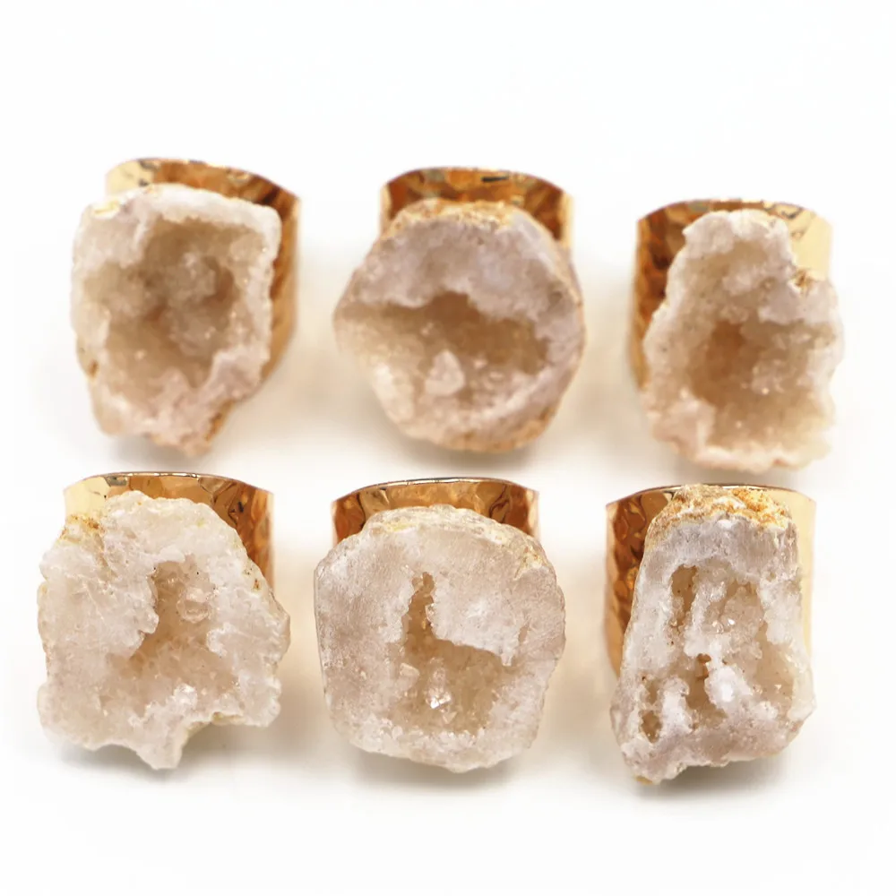 New Hot Natural Stone Agates Druzys Wedding Raw Ore Rings Gold Electroplate Reiki Geode Resizable Size Jewelry 6pcs Wholesale
New Hot Natural Stone Agates Druzys Wedding Raw Ore Rings Gold Electroplate Reiki Geode Resizable Size Jewelry 6pcs Wholesale