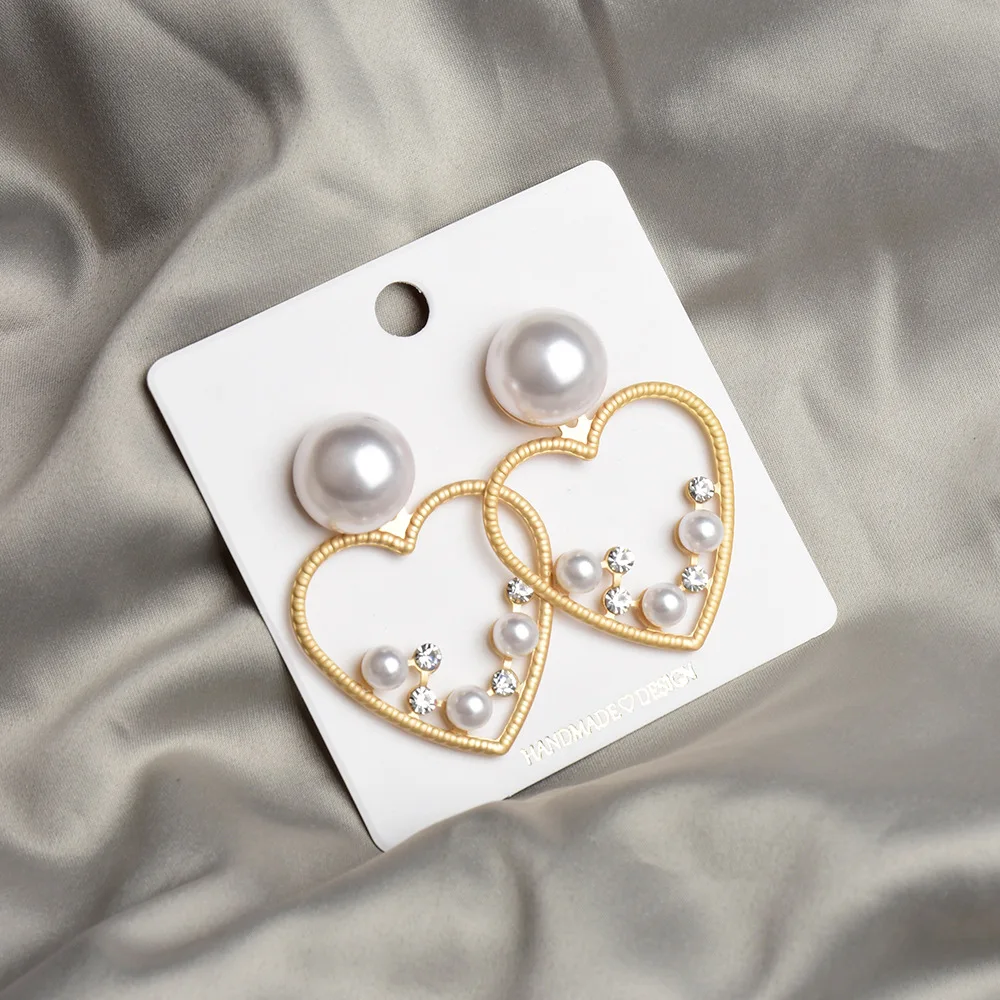 The new 2020 in Europe and the contracted personality hollow heart-shaped pendant fashion alloy earrings accessories wholesale
The new 2020 in Europe and the contracted personality hollow heart-shaped pendant fashion alloy earrings accessories wholesale