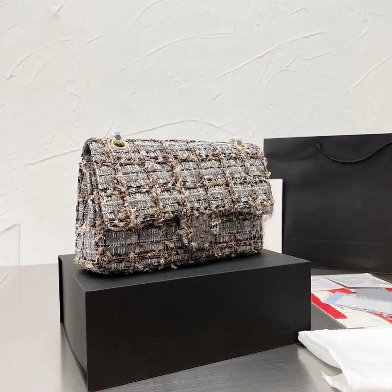 122842 2021 new fashion trend ladies shoulder bag wild casual ladies messenger bag
122842 2021 new fashion trend ladies shoulder bag wild casual ladies messenger bag