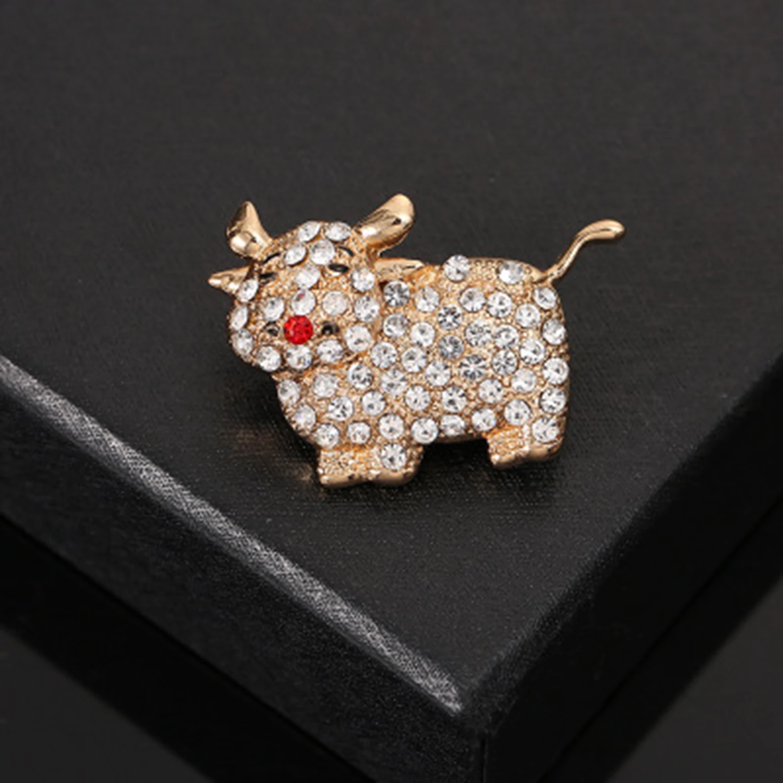 Cute Cow Shape Brooches Gold Color Clear Rhinestone Jewelry Pins Clothes Jackets bag Lapel Brooches Badge Jewelry Accessories
Cute Cow Shape Brooches Gold Color Clear Rhinestone Jewelry Pins Clothes Jackets bag Lapel Brooches Badge Jewelry Accessories