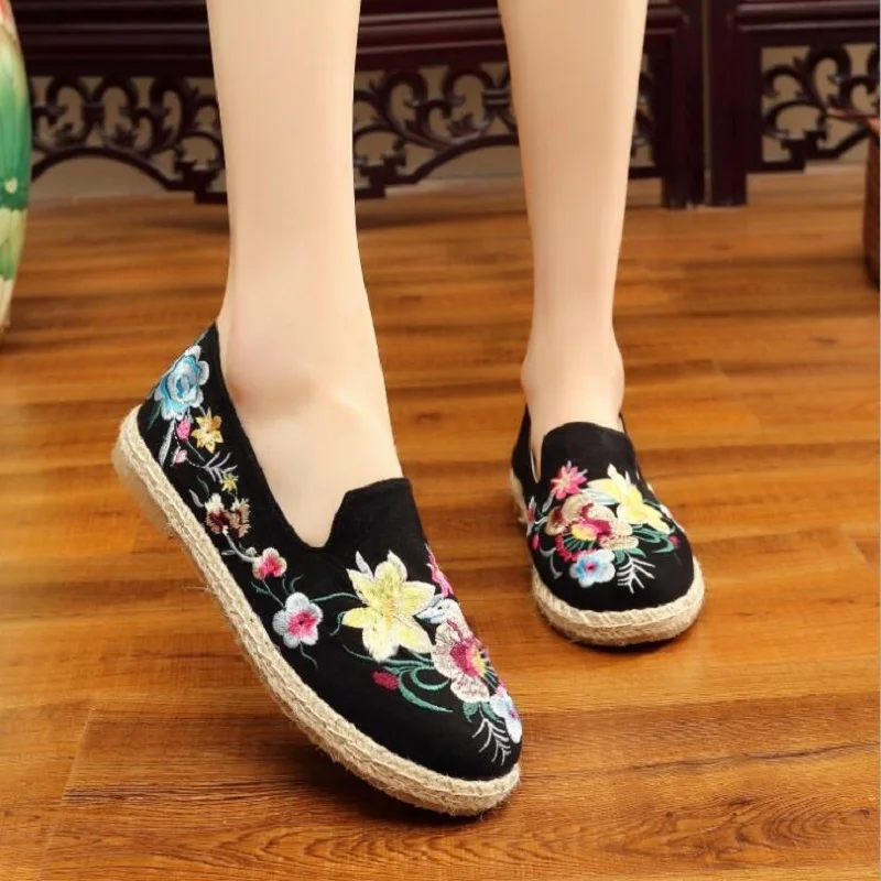 Spring Autumn New Outside National Style Retro Embroider Slip-On Canvas Women Loafers Flats Ladies Casual Shoes 0630
Spring Autumn New Outside National Style Retro Embroider Slip-On Canvas Women Loafers Flats Ladies Casual Shoes 0630