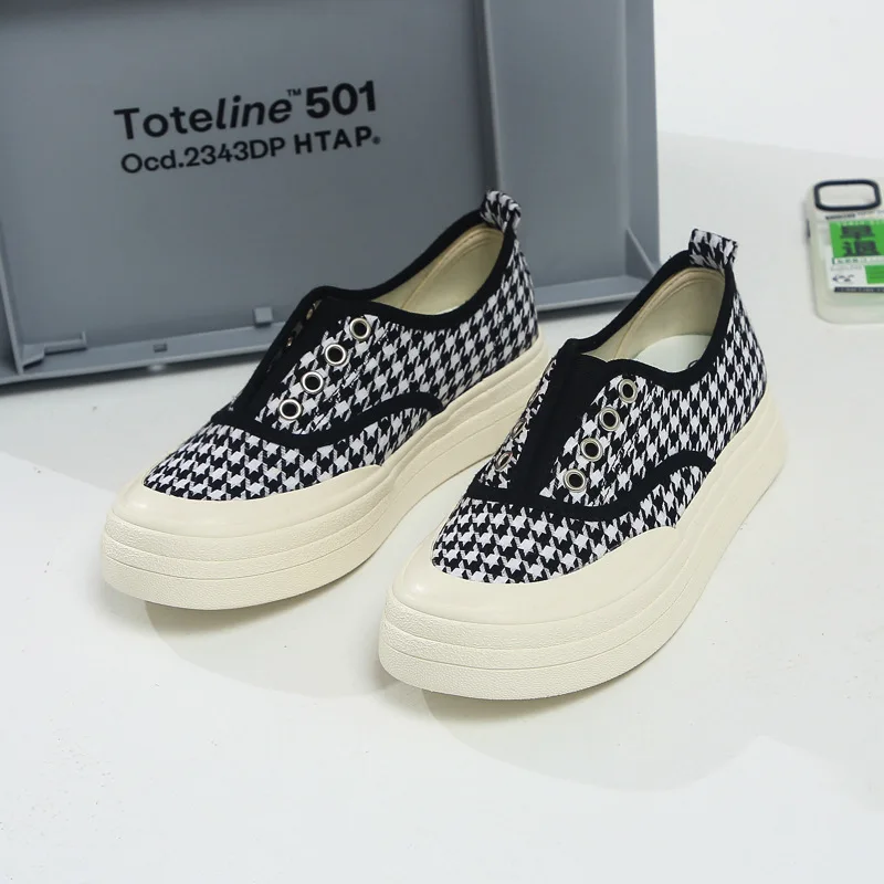 2021 Summer Women Casual Shoes Fashion Slip on Female Loafers Leisure Fisherman Shoes Comfortable Ladies Canvas Flat Shoes
2021 Summer Women Casual Shoes Fashion Slip on Female Loafers Leisure Fisherman Shoes Comfortable Ladies Canvas Flat Shoes