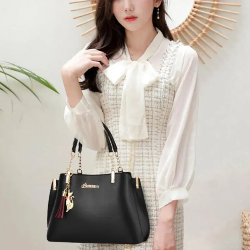 2020 Women Tassel Casual Tote Elegant Ladies Handbag PU Leather Shoulder Bag Large Capacity Hand Bag Commuter Bag Female L9-343
2020 Women Tassel Casual Tote Elegant Ladies Handbag PU Leather Shoulder Bag Large Capacity Hand Bag Commuter Bag Female L9-343