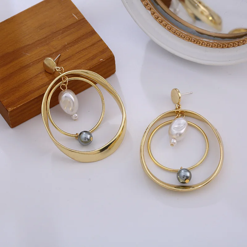 Gold Metal Big Double Circle Drop Earring For Women Simple Geometric Pearl Dangle Earring Fashion Vintage Jewelry Gift
Gold Metal Big Double Circle Drop Earring For Women Simple Geometric Pearl Dangle Earring Fashion Vintage Jewelry Gift