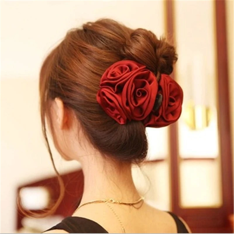 nice! New style big hair grasping chuck head flower solid color three roses big flower vertical clip hair ornament headdress
nice! New style big hair grasping chuck head flower solid color three roses big flower vertical clip hair ornament headdress