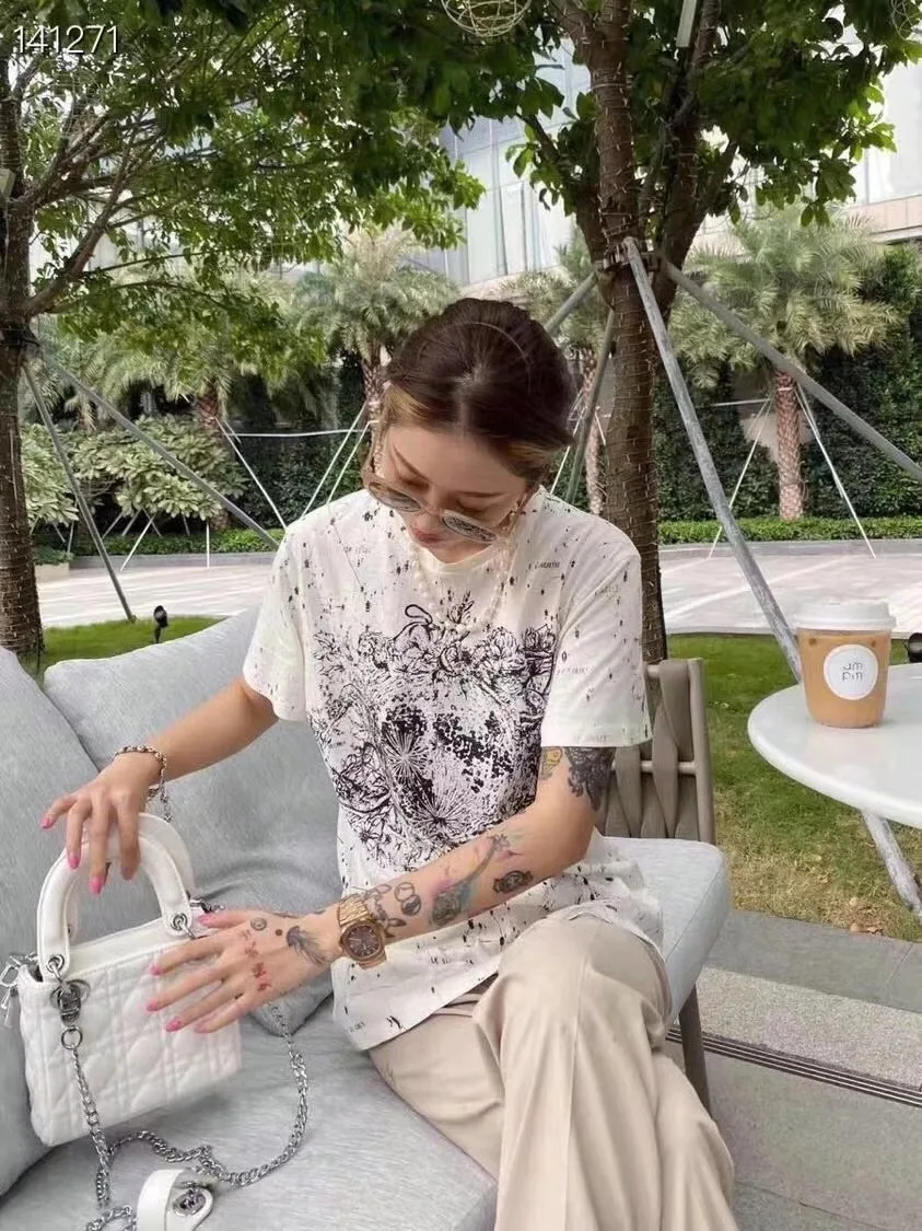 2021 Early spring new short sleeve T-shirt Whole body cosmos sky constellation print New technology of ink printing
2021 Early spring new short sleeve T-shirt Whole body cosmos sky constellation print New technology of ink printing