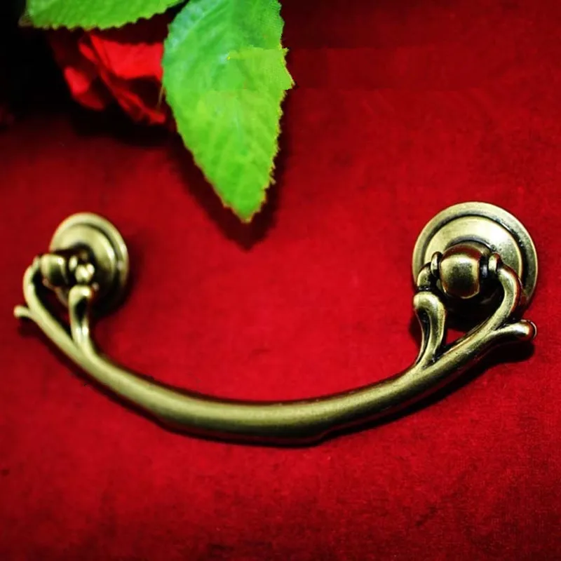 Wholesale Vintage European Style Wooden Box Zinc Alloy Handle Knobs Tracery Arch Bronze Tone,Furniture Hardware,120*50mm,30Pcs
Wholesale Vintage European Style Wooden Box Zinc Alloy Handle Knobs Tracery Arch Bronze Tone,Furniture Hardware,120*50mm,30Pcs
