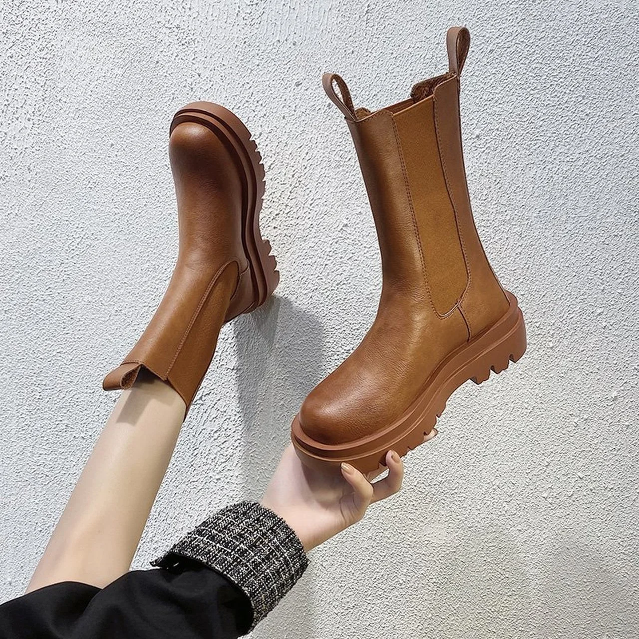 Leather autumn women's boots thick-soled Chelsea boots autumn and winter short boots fashion women's thick-soled black boots 685
Leather autumn women's boots thick-soled Chelsea boots autumn and winter short boots fashion women's thick-soled black boots 685