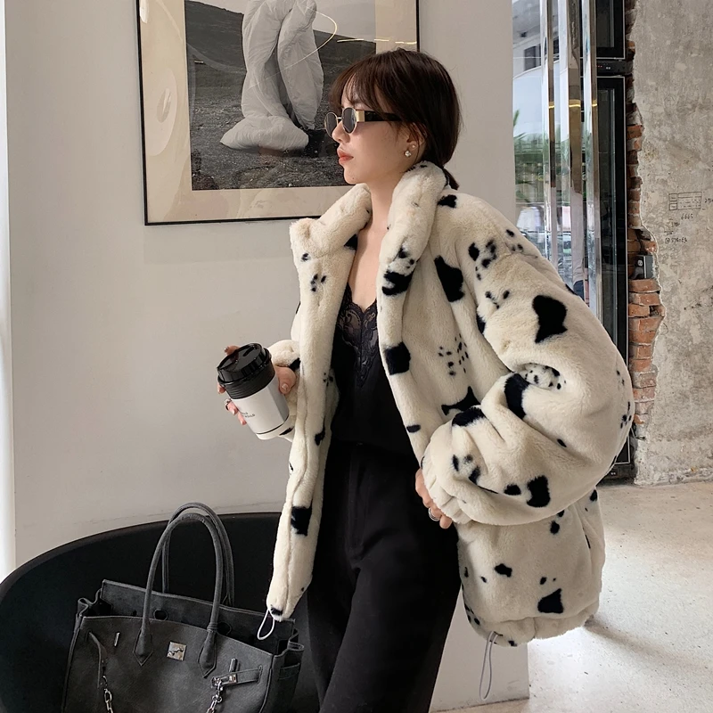 Korean Style Winter Coat Women Thick Warm Turn-down Collar White Plus Size Faux Fur Jacket Rabbit Zipper Print Kawaii Clothes
Korean Style Winter Coat Women Thick Warm Turn-down Collar White Plus Size Faux Fur Jacket Rabbit Zipper Print Kawaii Clothes