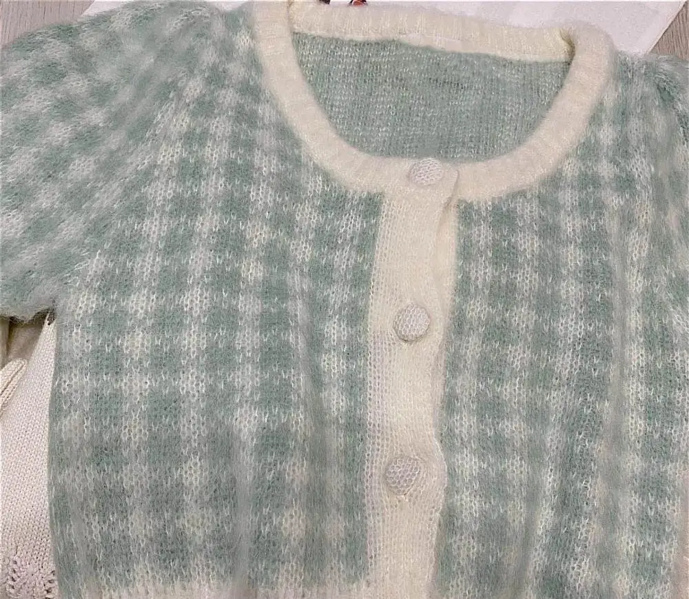 Green or Pink Color Women Knitted Cardigan Plaid Single Breasted V-neck Puff Sleeve Lady Retro Knitwear Short Sweater
Green or Pink Color Women Knitted Cardigan Plaid Single Breasted V-neck Puff Sleeve Lady Retro Knitwear Short Sweater