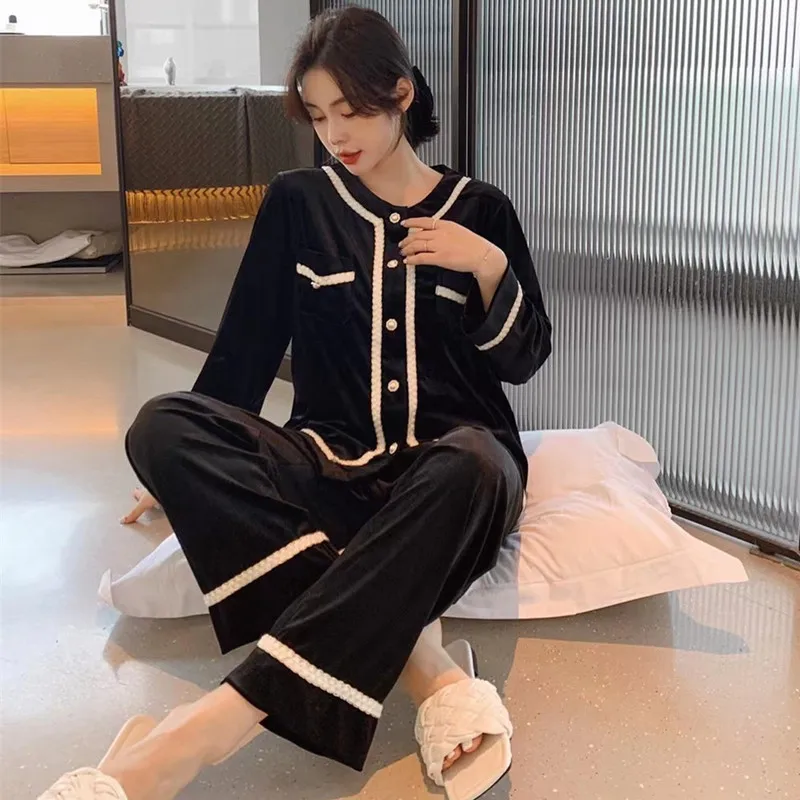 Elegant Cardigan Top + Trousers Two Piece Set New Gold Velvet Warm Sleepwear Pajamas Women Long Sleeve Autumn Home Clothes
Elegant Cardigan Top + Trousers Two Piece Set New Gold Velvet Warm Sleepwear Pajamas Women Long Sleeve Autumn Home Clothes
