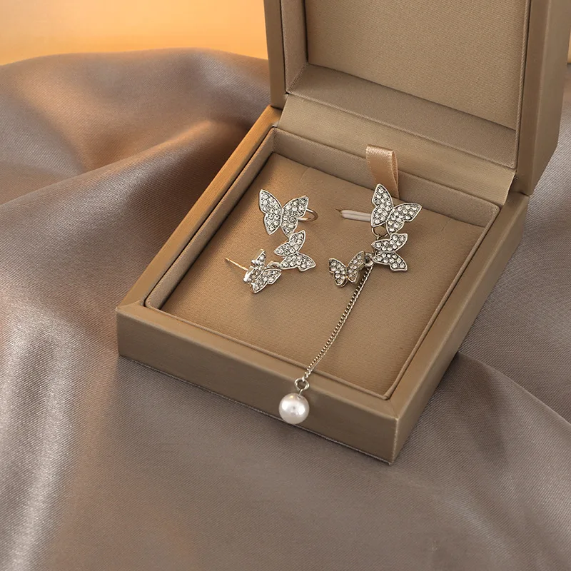 Asymmetrical Pearl Earrings for Women Rhinestone CZ Butterfly Stud Earring Ear Clips Elegant Trend Fashion Wedding Jewelry
Asymmetrical Pearl Earrings for Women Rhinestone CZ Butterfly Stud Earring Ear Clips Elegant Trend Fashion Wedding Jewelry