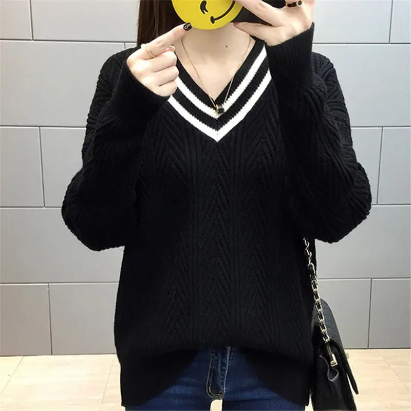 2021 V Collar Sweet Solid Color Women's Sweater Long Loose Pullover To Keep Warm In Autumn And Winter
2021 V Collar Sweet Solid Color Women's Sweater Long Loose Pullover To Keep Warm In Autumn And Winter