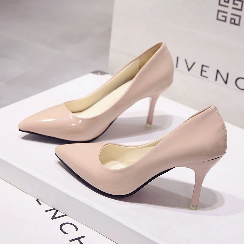 New Korean fashion versatile pointed high heels.
New Korean fashion versatile pointed high heels.