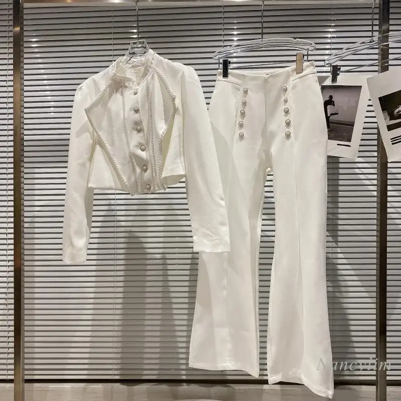 Женский комплект из двух предметов, белый комплект из двух предметов, короткая куртка с воротником-стойкой и двубортные брюки с жемчужными ...
Женский комплект из двух предметов, белый комплект из двух предметов, короткая куртка с воротником-стойкой и двубортные брюки с жемчужными ...