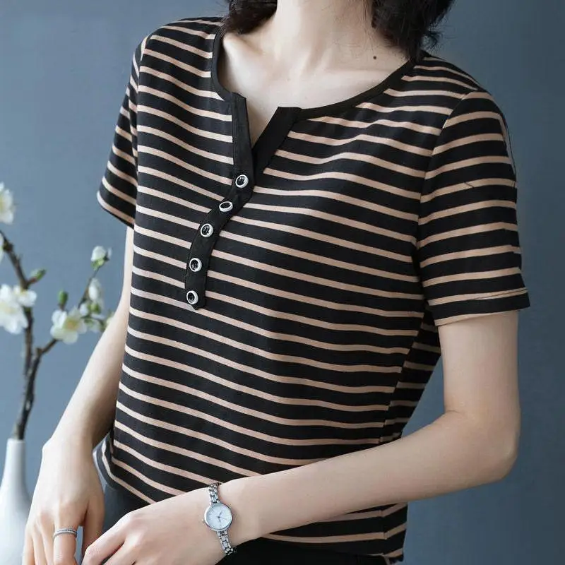 Short sleeve T-shirt women's loose cotton 2021 summer new stripe middle aged mother's summer coat
Short sleeve T-shirt women's loose cotton 2021 summer new stripe middle aged mother's summer coat