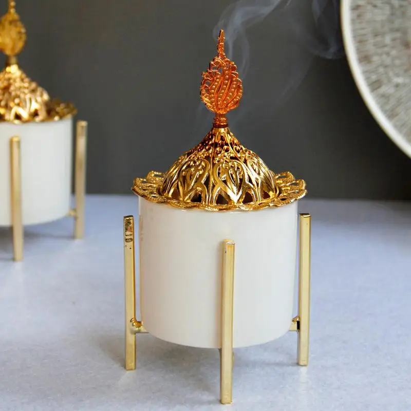 1pc European Incense Burner With Metal Holder Ceramic Censer Aroma Stove Adornment For Study Bar Hotel Home Incense Seat
1pc European Incense Burner With Metal Holder Ceramic Censer Aroma Stove Adornment For Study Bar Hotel Home Incense Seat