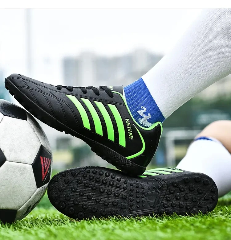 Men Soccer Shoes Teenager Long Spikes Football Outdoor Sneakers Grass Sports Football Boots Comfortable Non-slip Shoes
Men Soccer Shoes Teenager Long Spikes Football Outdoor Sneakers Grass Sports Football Boots Comfortable Non-slip Shoes