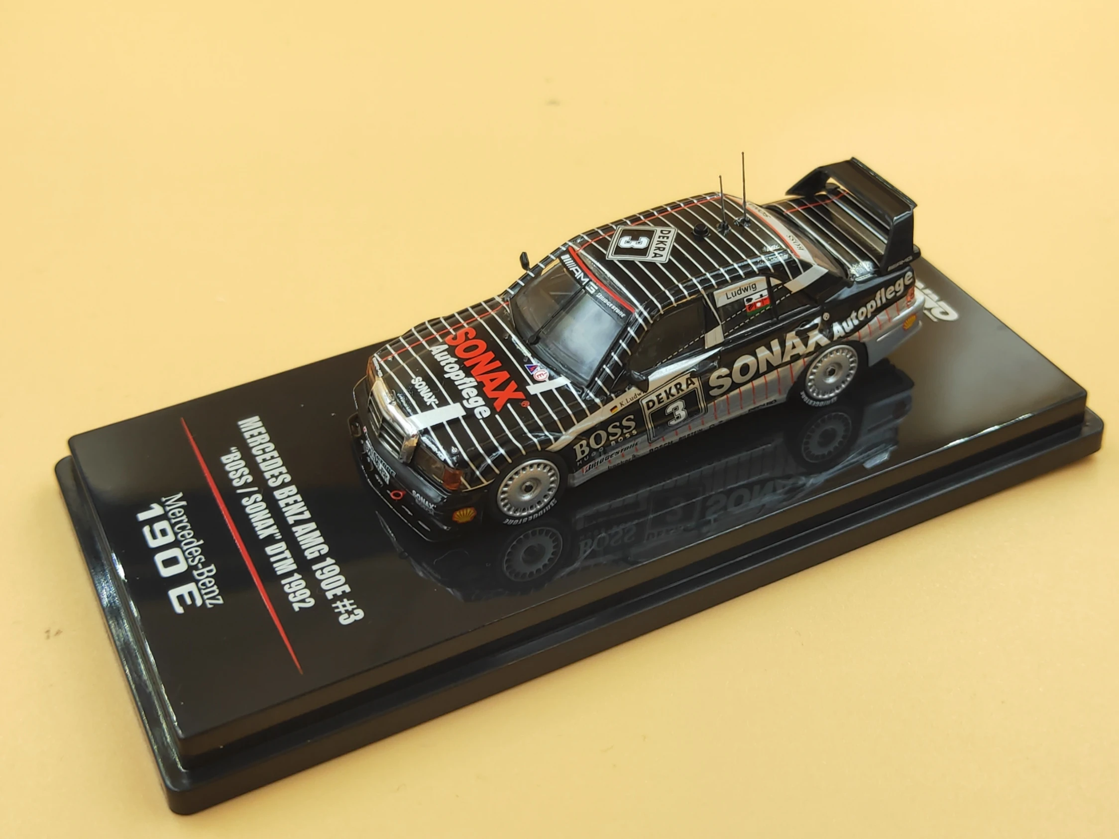 INNO 1:64 Benz 190E 2.5-16 Evo Collection of die-cast alloy car decoration model toys
INNO 1:64 Benz 190E 2.5-16 Evo Collection of die-cast alloy car decoration model toys