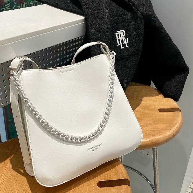 Oil wax leather mother bag large capacity chain bag women's 2021 new fashion versatile One Shoulder Tote messenger bag
Oil wax leather mother bag large capacity chain bag women's 2021 new fashion versatile One Shoulder Tote messenger bag