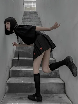 Black Gothic JK Uniform Cool Girl Lolita Dress Goth Bad Student Sailor Suit Printing Cospaly Costume Shirt Pleated Skirt Tie
Black Gothic JK Uniform Cool Girl Lolita Dress Goth Bad Student Sailor Suit Printing Cospaly Costume Shirt Pleated Skirt Tie