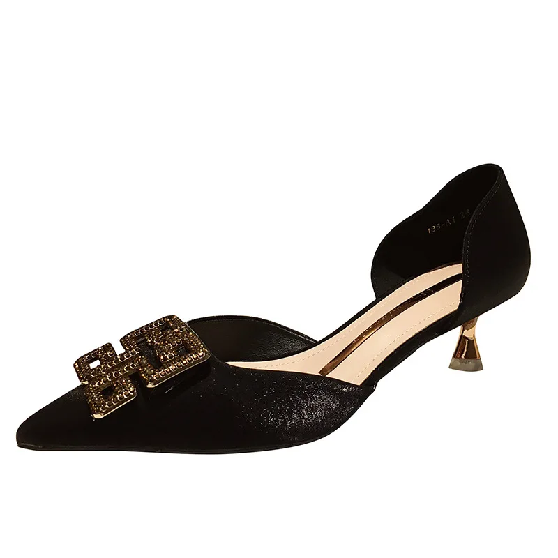 The new spring hollow single shoe web celebrity professional pointed toe fine heel joker water drill square button women's shoes
The new spring hollow single shoe web celebrity professional pointed toe fine heel joker water drill square button women's shoes