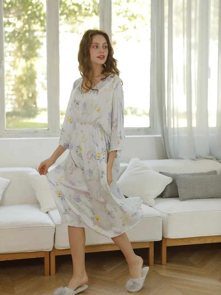 Viscose Loose Women's Sleepwear Fashion Foral Night Dress Three Quarter Sleeve Casual Nightwear Delicate Home Clothes
Viscose Loose Women's Sleepwear Fashion Foral Night Dress Three Quarter Sleeve Casual Nightwear Delicate Home Clothes