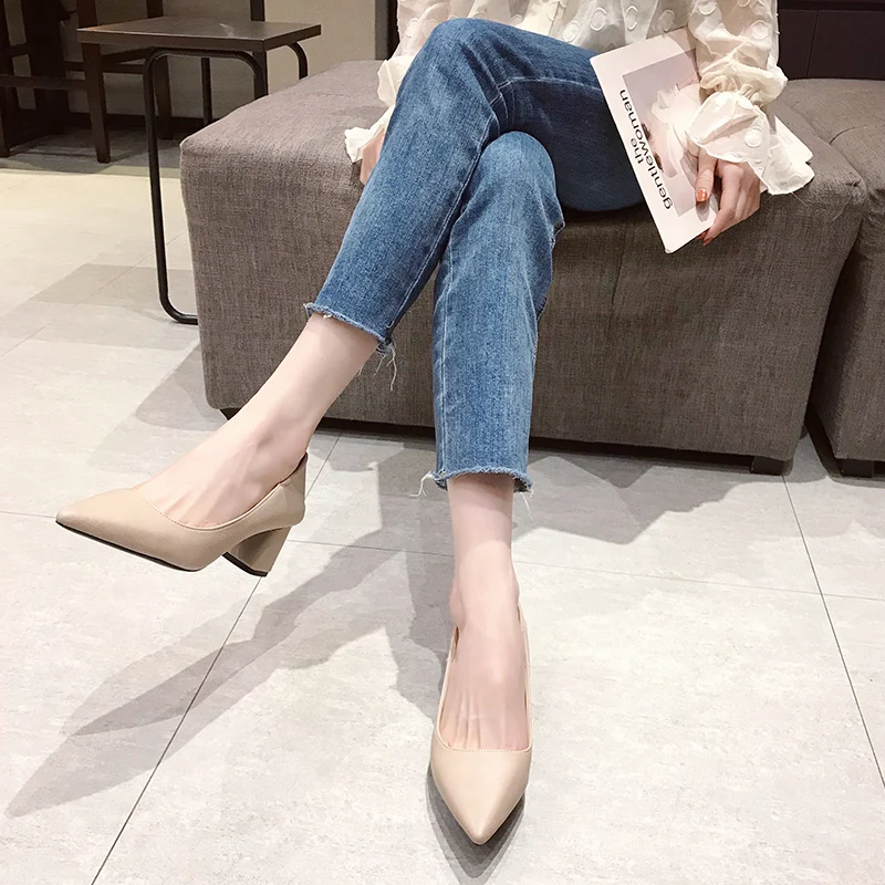 Новое поступление 2021, весенне-осенняя трендовая женская обувь, Универсальная Женская удобная повседневная обувь с острым носком на высоком...
Новое поступление 2021, весенне-осенняя трендовая женская обувь, Универсальная Женская удобная повседневная обувь с острым носком на высоком...