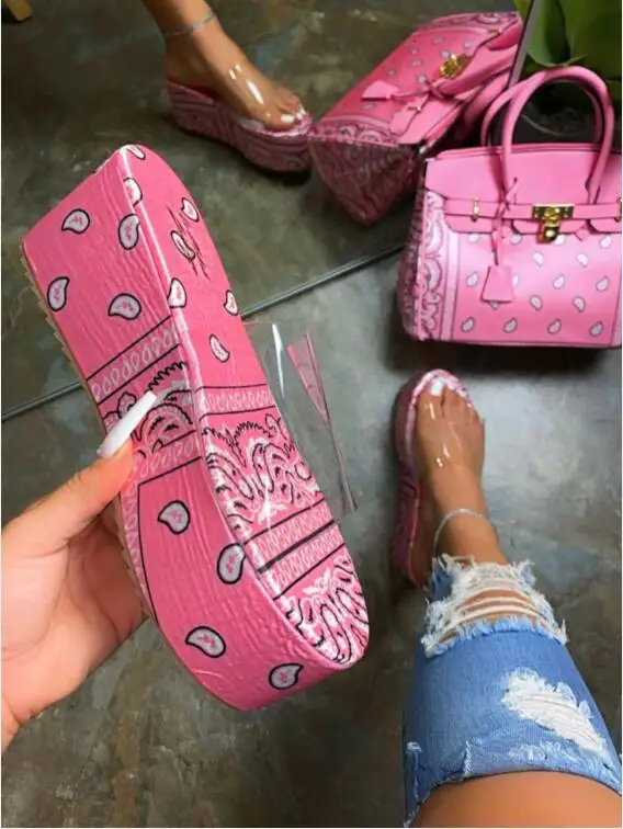 Summer new graffiti printing thick-soled transparent PVC outdoor leisure all-match women sandals flat high-heeled slippers 2020
Summer new graffiti printing thick-soled transparent PVC outdoor leisure all-match women sandals flat high-heeled slippers 2020