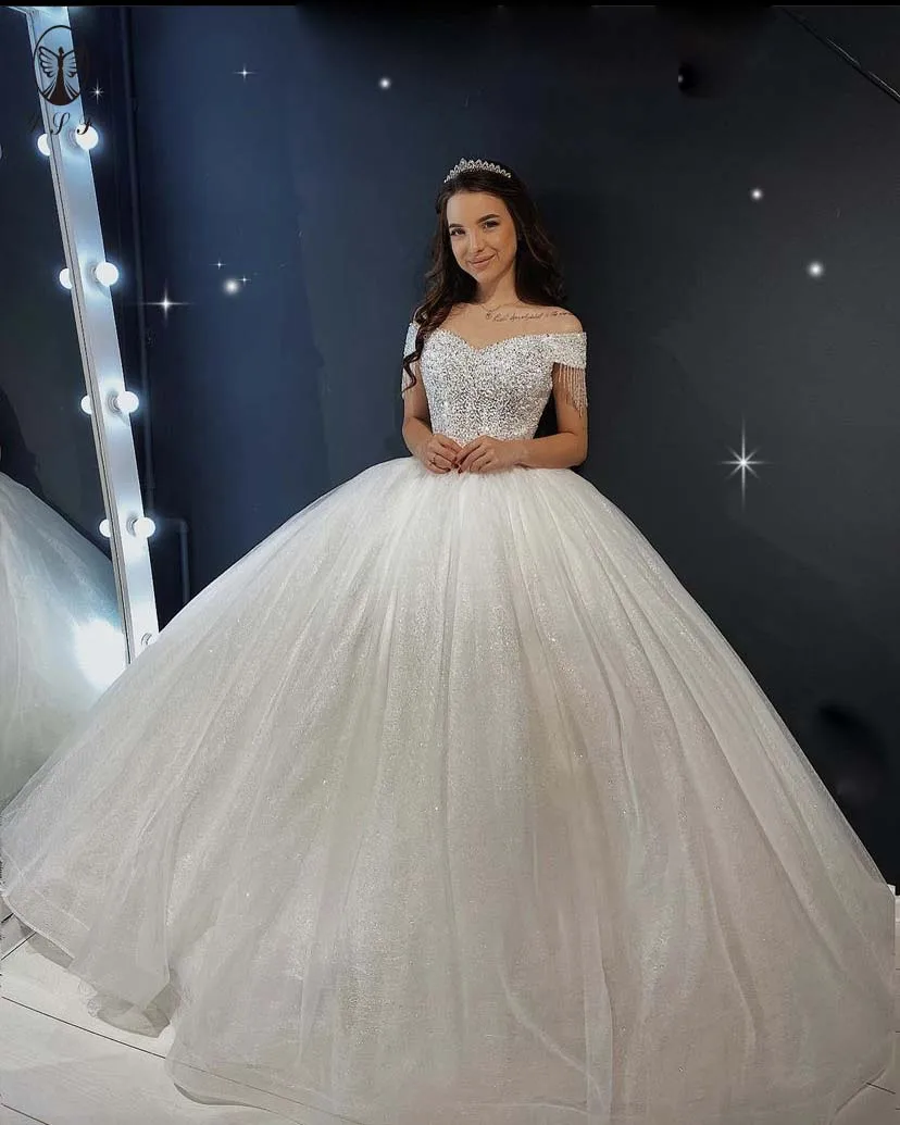 2022 Classic Wedding Dresses Off the Shoulder Beaded Heavily Short Sleeve Ball Gown Bling Robe De Mariee
2022 Classic Wedding Dresses Off the Shoulder Beaded Heavily Short Sleeve Ball Gown Bling Robe De Mariee