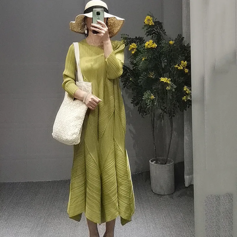 LANMREM Women Green Irregular Pleated Dress New Round Neck Theree Quarter Sleeve Loose Fit Fashion Spring Autumn 2021 2F0038
LANMREM Women Green Irregular Pleated Dress New Round Neck Theree Quarter Sleeve Loose Fit Fashion Spring Autumn 2021 2F0038