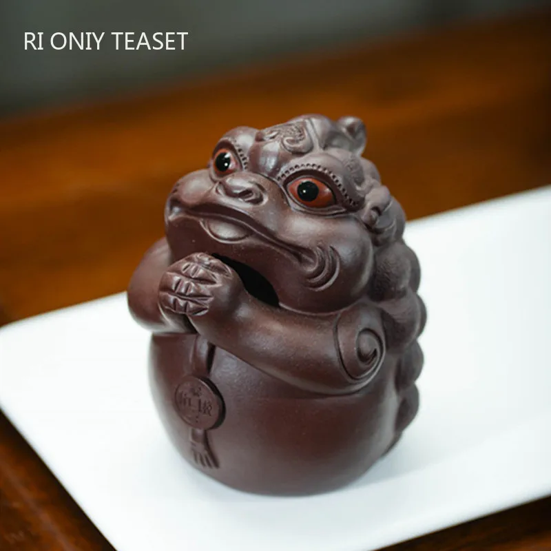 Boutique Golden Toad Statue Purple Clay Tea Pet Lucky Fortune Tea Figurine Ornaments Handmade Sculpture Craft Tea Set Decoration
Boutique Golden Toad Statue Purple Clay Tea Pet Lucky Fortune Tea Figurine Ornaments Handmade Sculpture Craft Tea Set Decoration