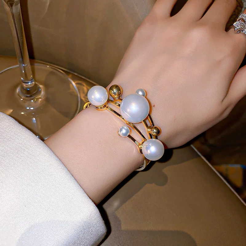Minar Elegant Oversize Simulated Pearl Cuff Bangles for Women Gold Color Metal Layered Hollow Irregular Charm Bangle Accessories 
Minar Elegant Oversize Simulated Pearl Cuff Bangles for Women Gold Color Metal Layered Hollow Irregular Charm Bangle Accessories