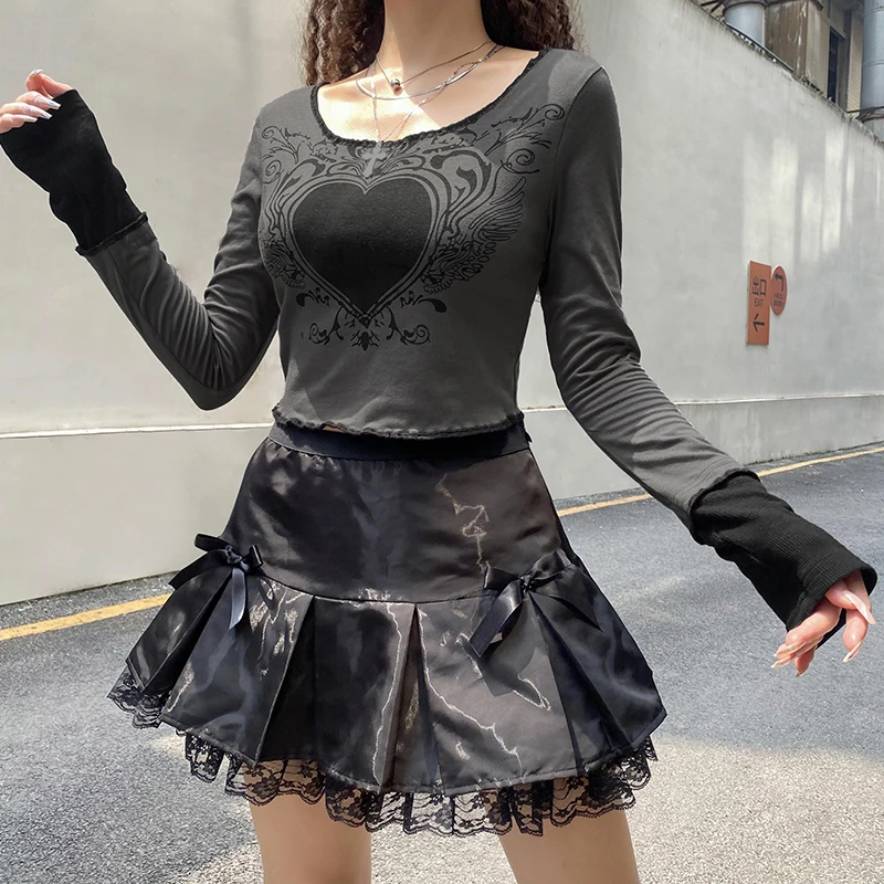 Женские футболки с принтом сердца в стиле Харадзюку, готические серые укороченные топы с подолом салата, уличная одежда с круглым вырезом, ф... 
Женские футболки с принтом сердца в стиле Харадзюку, готические серые укороченные топы с подолом салата, уличная одежда с круглым вырезом, ф...