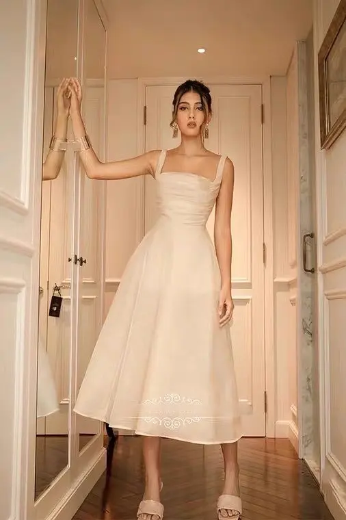 21Summer waist straps pleated mesh dress with large swing temperament elegant goose yellow
21Summer waist straps pleated mesh dress with large swing temperament elegant goose yellow