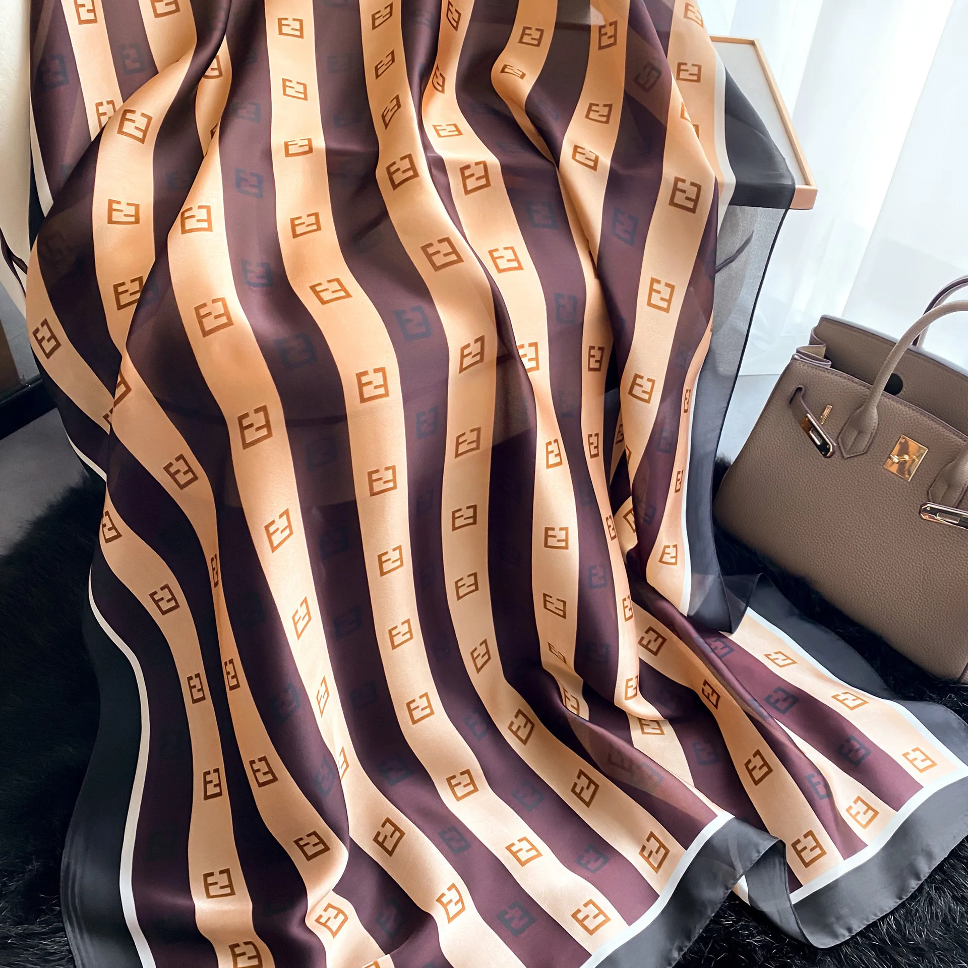 Korean Style Popular Print Satin Silk Scarf Summer Sunscreen Beach Scarves Hankies Woman 180X90CM Shawl Ponchos and Capes SD01
Korean Style Popular Print Satin Silk Scarf Summer Sunscreen Beach Scarves Hankies Woman 180X90CM Shawl Ponchos and Capes SD01