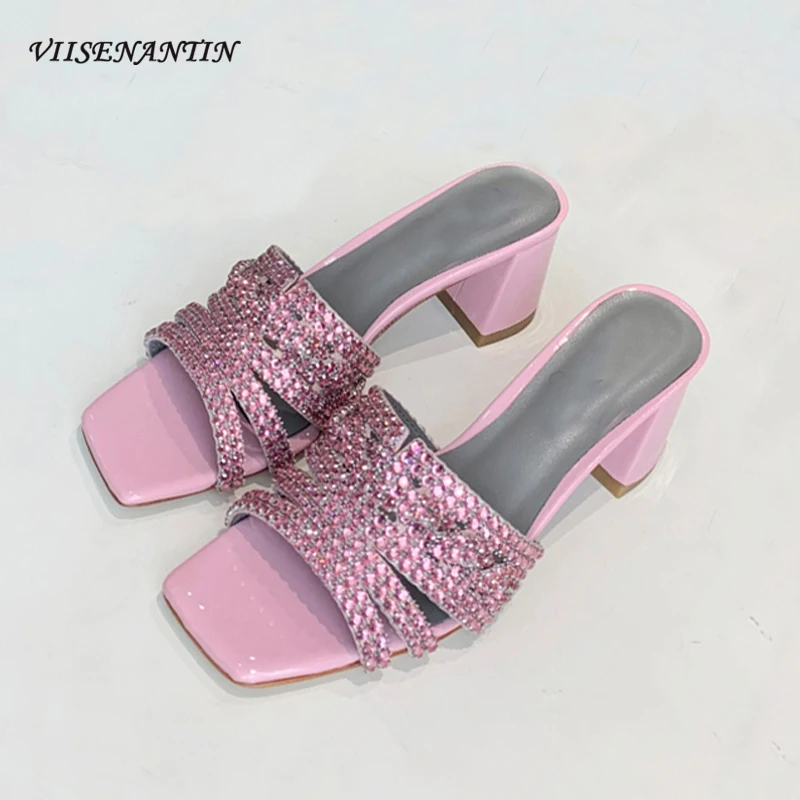 Женские шлепанцы стразы на высоком квадратном каблуке, летняя уличная женская обувь, роскошные дизайнерские пляжные сандалии, сланцы
Женские шлепанцы стразы на высоком квадратном каблуке, летняя уличная женская обувь, роскошные дизайнерские пляжные сандалии, сланцы