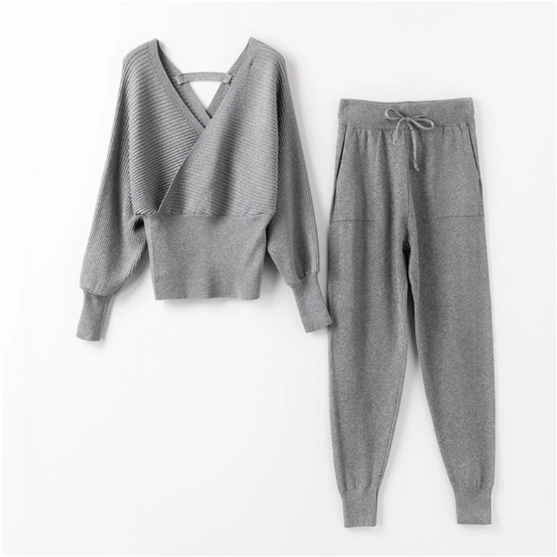 CHICEVER Casual Loose Set For Women V Neck Long Batwing Sleeve Top High Waist Slim Pants Solid Knitted Sets Female Fashion Style
CHICEVER Casual Loose Set For Women V Neck Long Batwing Sleeve Top High Waist Slim Pants Solid Knitted Sets Female Fashion Style