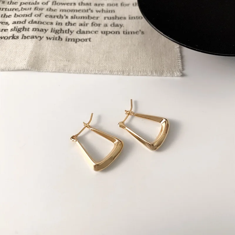 Korean Gold Color Geometric Small Stud Earrings For Women girl Simple cute statement Studs kpop Earring fashion Jewelry 2020
Korean Gold Color Geometric Small Stud Earrings For Women girl Simple cute statement Studs kpop Earring fashion Jewelry 2020