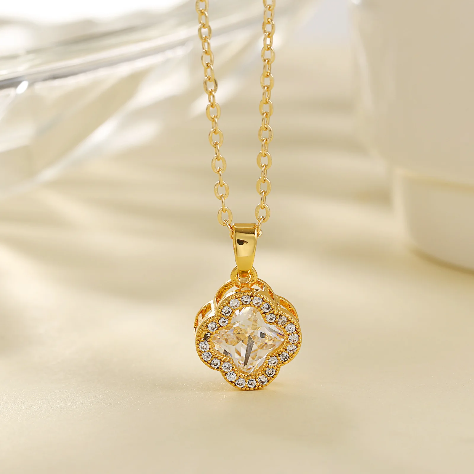 New Net Celebrity Inlaid Zircon Titanium Steel Short Necklace Female Temperament Fashion Clavicle Chain Necklace Female Pendant
New Net Celebrity Inlaid Zircon Titanium Steel Short Necklace Female Temperament Fashion Clavicle Chain Necklace Female Pendant