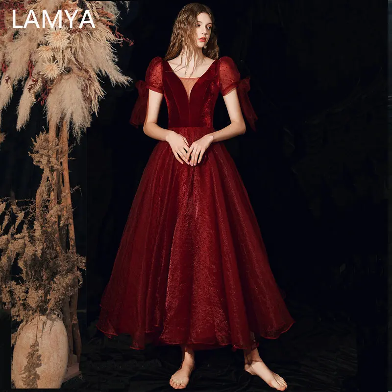 LAMYA Elegant V Neck Long A Line Prom Dress Short Sleeve Formal Party Gowns Vestidos Elegantes Plus Size Simple Vestido de Festa
LAMYA Elegant V Neck Long A Line Prom Dress Short Sleeve Formal Party Gowns Vestidos Elegantes Plus Size Simple Vestido de Festa